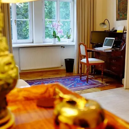 Altbauapartment Am Stadtpark Mit Uhrturmblick *