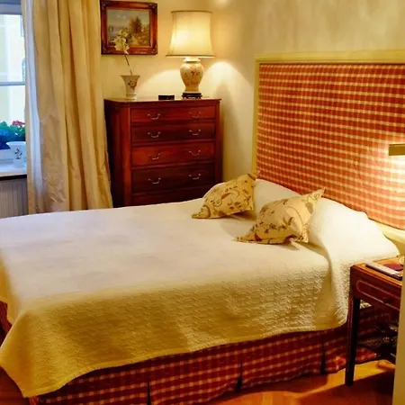 Daire Altbauapartment Am Stadtpark Mit Uhrturmblick