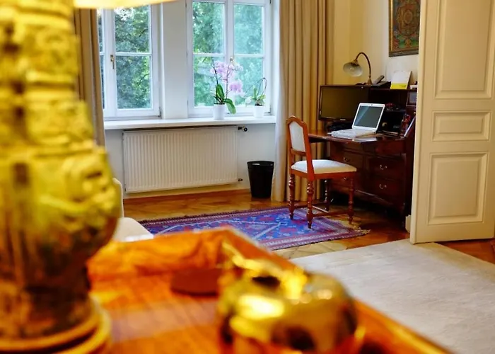 Altbauapartment Am Stadtpark Mit Uhrturmblick *