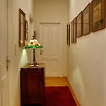 Altbauapartment Am Stadtpark Mit Uhrturmblick *