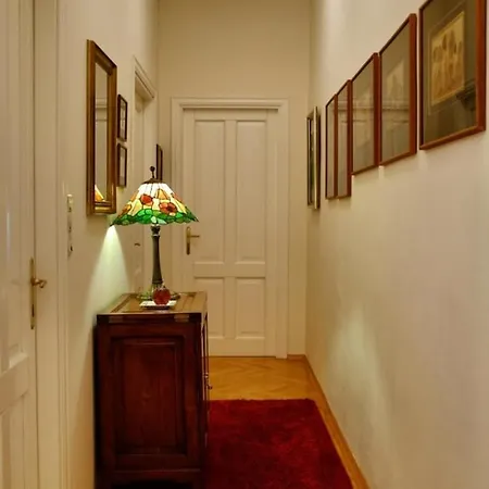 Altbauapartment Am Stadtpark Mit Uhrturmblick *