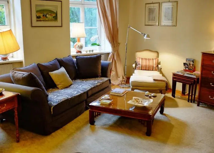 Altbauapartment Am Stadtpark Mit Uhrturmblick