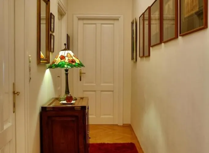 Altbauapartment Am Stadtpark Mit Uhrturmblick *